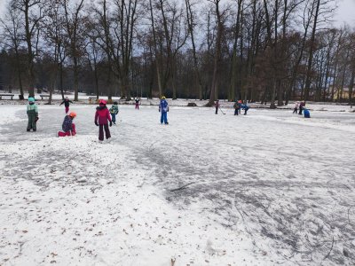 Bruslení v parku