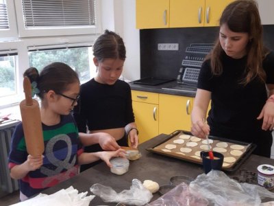 Pečeme na jarmark...