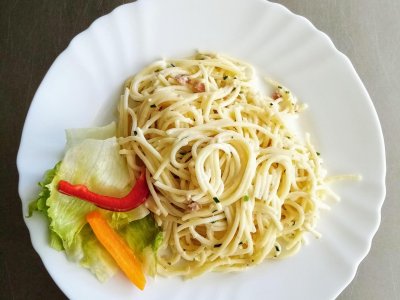 Špagety Carbonara, zeleninová obloha