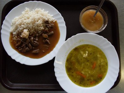 Polévka zeleninová s kapáním
Vepřové ledvinky na cibulce, dušená rýže
Přesnídávka