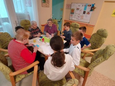 Parlamenťáci navštívili seniory v Domově Březnice