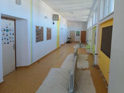 Výmalby chodeb. 