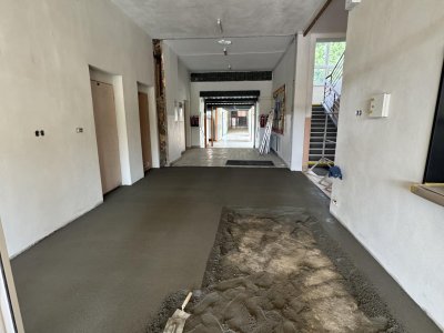 Modernizace prostoru před vrátnicí a příprava pro instalaci dalších prvků.
